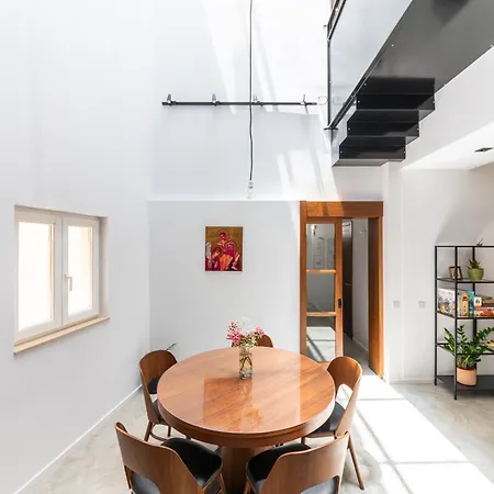 Modern Family Town House In Quaint Village Holiday home *