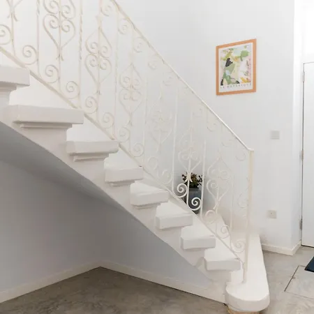 펜션 Modern Family Town House In Quaint Village Gudja
